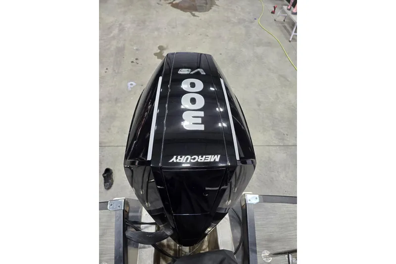 Slide: The Image of Mercury V8 engine on 2023 Bennington QX 25 QXSBWA boat, viewed from above. - 12
