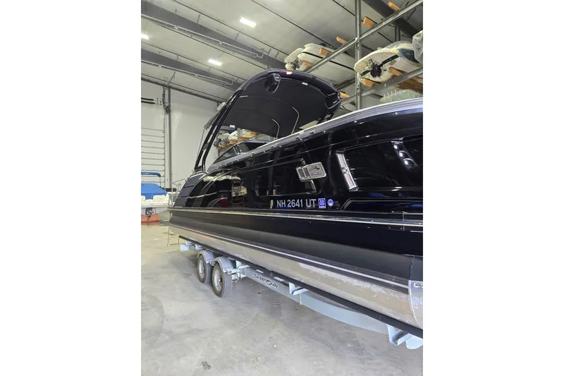 Slide: The Image of 2023 Bennington QX 25 QXSBWA pontoon boat in a storage facility. - 4