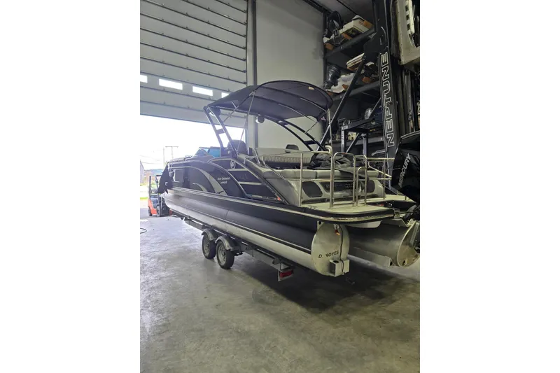 Slide: The Image of 2023 Bennington QX 25 QXSBWA pontoon boat in a storage facility. - 5