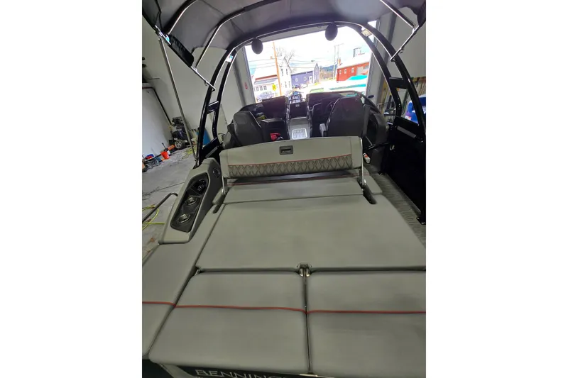 Slide: The Image of 2023 Bennington QX 25 QXSBWA boat interior with spacious seating and modern design. - 9