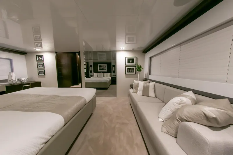 Slide: The Image of Pearl 80 2020 - 99