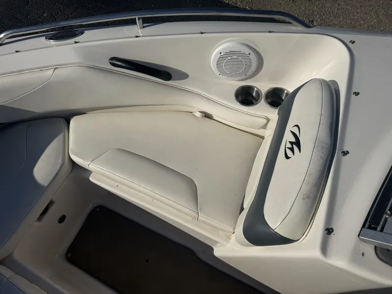 Slide: The Image of 2009 Monterey 194FS boat interior with white seating and cup holders. - 28