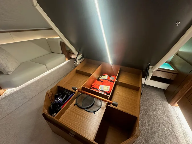 Slide: The Image of Sea Ray 340 Sundancer 2000 - 8