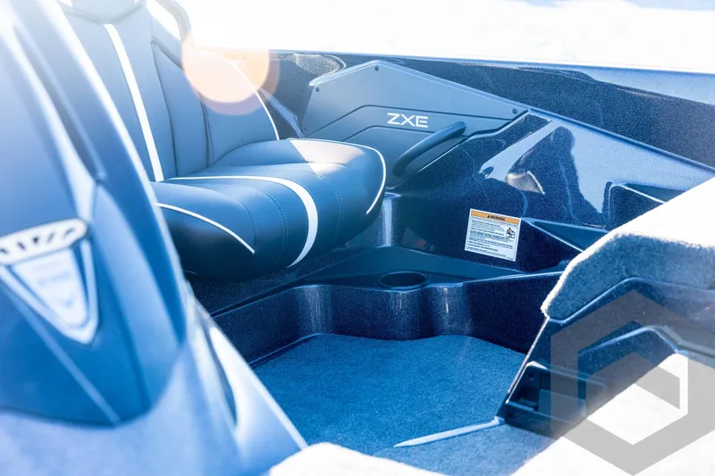 Slide: The Image of Interior of 2026 Skeeter ZXE21 boat with sleek seating and modern design. - 40