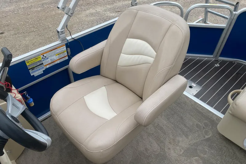 Slide: The Image of Beige captain's chair on 2013 Sweetwater 2286 boat, featuring armrests and steering wheel. - 11