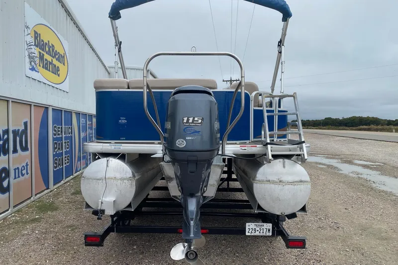 Slide: The Image of 2013 Sweetwater 2286 pontoon boat with Yamaha 115 engine at Blackbeard Marine dealership. - 6