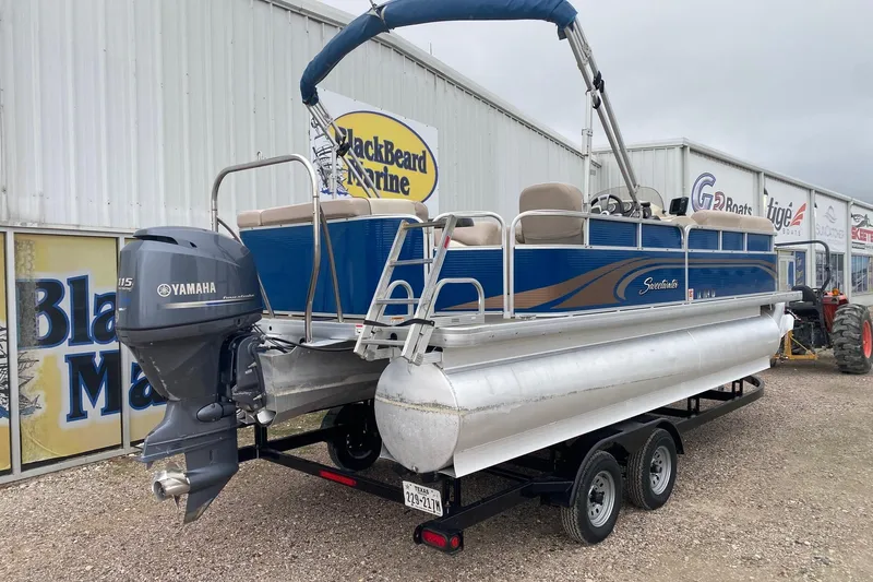 Slide: The Image of 2013 Sweetwater 2286 pontoon boat with Yamaha 115 engine at BlackBeard Marine dealership. - 7