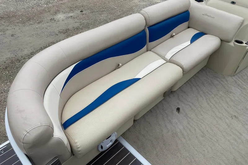 Slide: The Image of Beige and blue seating on a 2013 Sweetwater 2286 boat. - 9