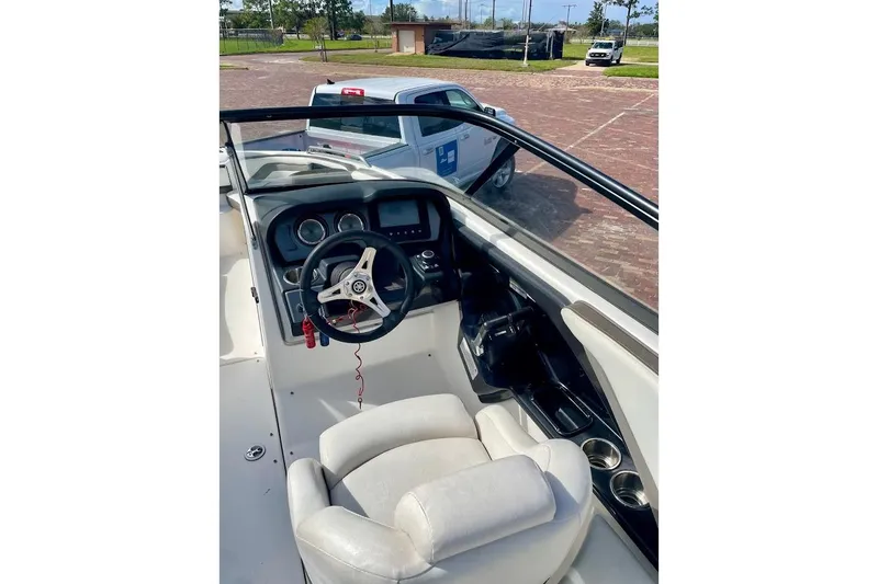Slide: The Image of 2015 Yamaha Boats 242 Limited S cockpit with steering wheel and dashboard view. - 12