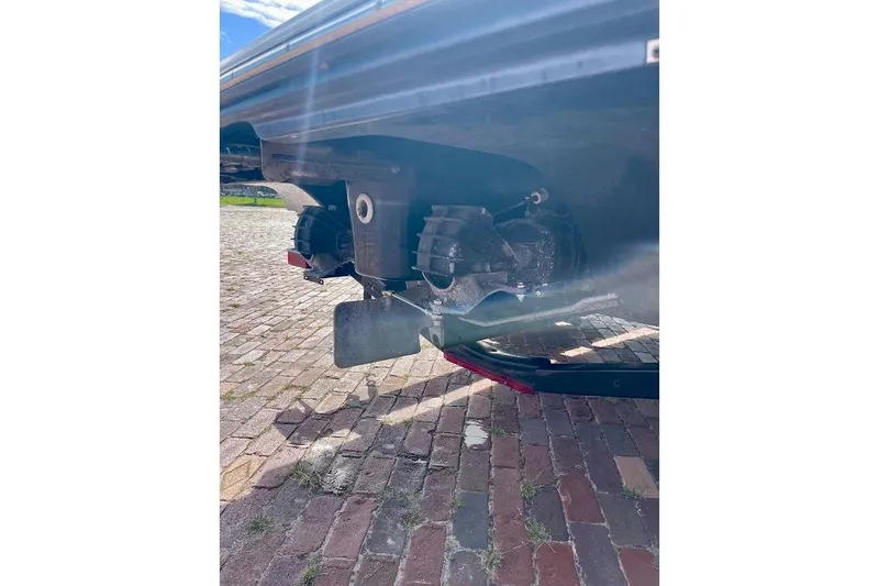 Slide: The Image of 2015 Yamaha Boats 242 Limited S jet propulsion system on brick pavement. - 14