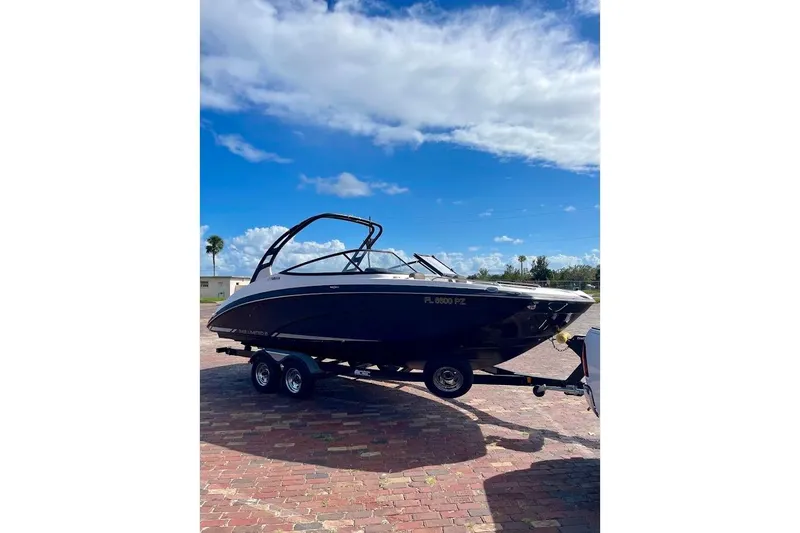 Slide: The Image of 2015 Yamaha Boats 242 Limited S on trailer under blue sky. - 5
