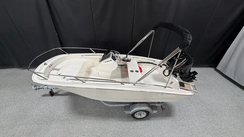 Slide: The Image of Boston Whaler 130 Super Sport 2026 - 1