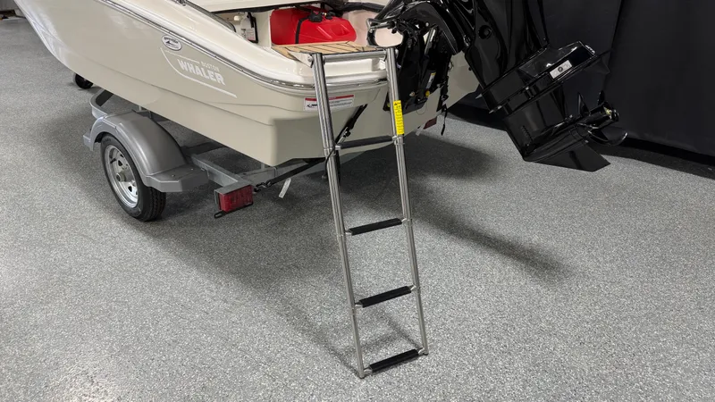Slide: The Image of Boston Whaler 130 Super Sport 2026 - 10