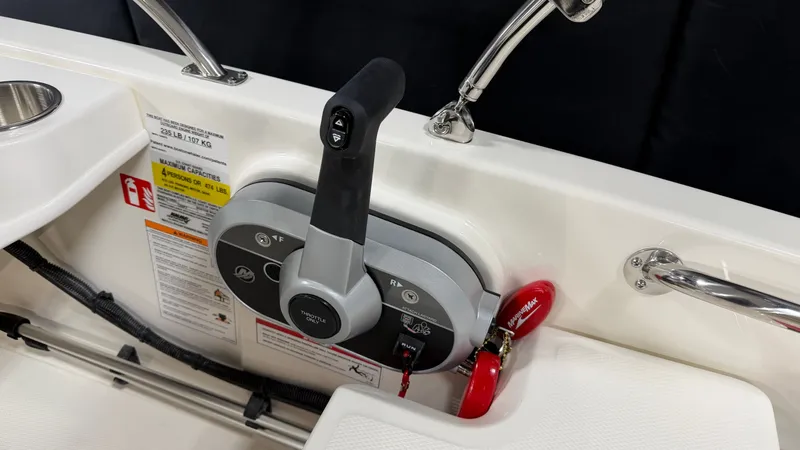 Slide: The Image of Boston Whaler 130 Super Sport 2026 - 17