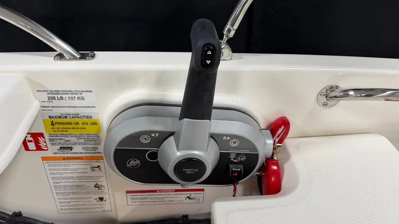 Slide: The Image of Boston Whaler 130 Super Sport 2026 - 18