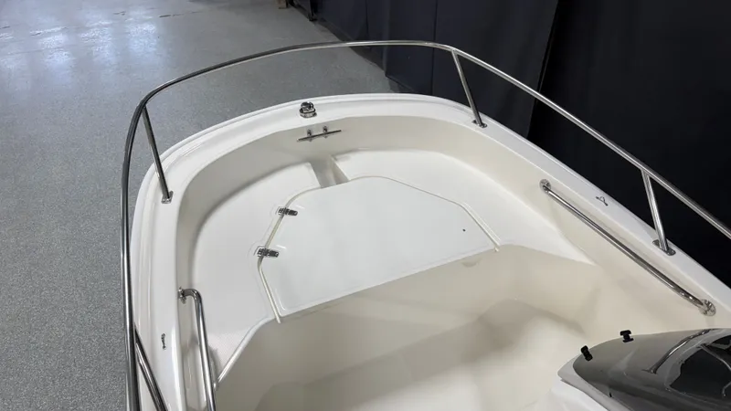 Slide: The Image of Boston Whaler 130 Super Sport 2026 - 30