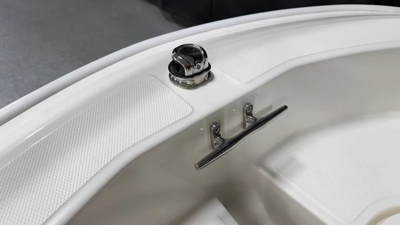 Slide: The Image of Boston Whaler 130 Super Sport 2026 - 35