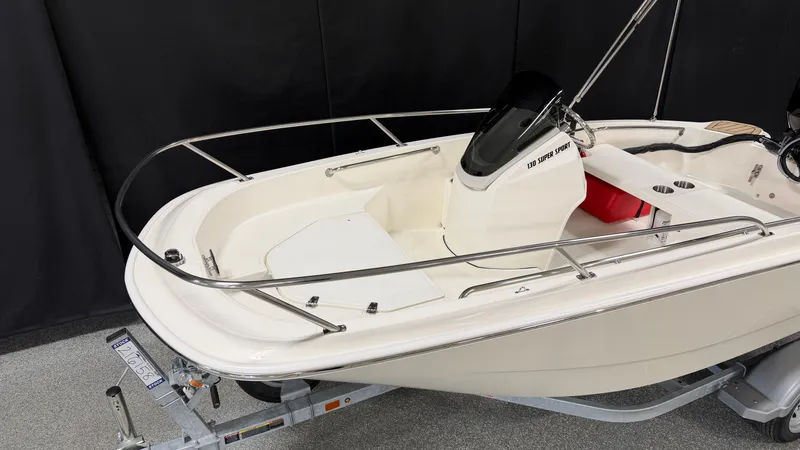 Slide: The Image of Boston Whaler 130 Super Sport 2026 - 4