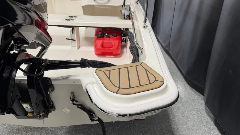 Slide: The Image of Boston Whaler 130 Super Sport 2026 - 8