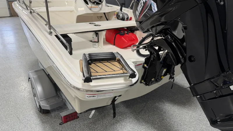 Slide: The Image of Boston Whaler 130 Super Sport 2026 - 9
