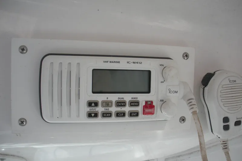 Slide: The Image of VHF marine radio IC-M412 on 2006 Baha Cruisers 277 GLE boat. - 13