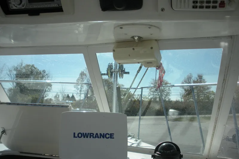 Slide: The Image of Interior view of 2006 Baha Cruisers 277 GLE boat with navigation equipment. - 14