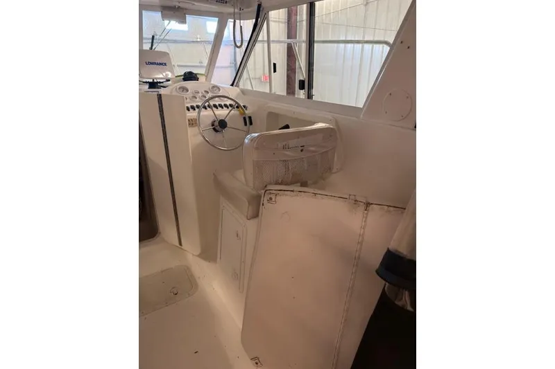 Slide: The Image of 2006 Baha Cruisers 277 GLE boat interior with steering wheel and controls. - 19