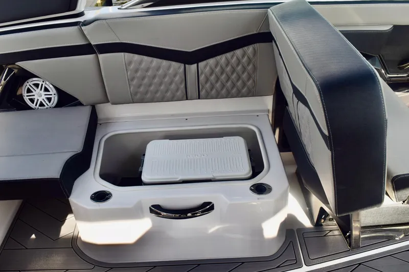 Slide: The Image of 2025 Monterey 275SS Super Sport boat interior with storage compartment and seating. - 94