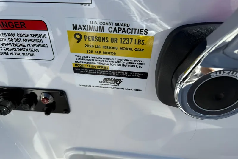 Slide: The Image of 2026 Stingray 191 DC boat capacity label, 9 persons or 1237 lbs, 125 HP motor. - 13