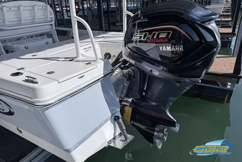 Slide: The Image of 2023 Robalo 226 Cayman boat with Yamaha VMAX SHO outboard motor. - 20