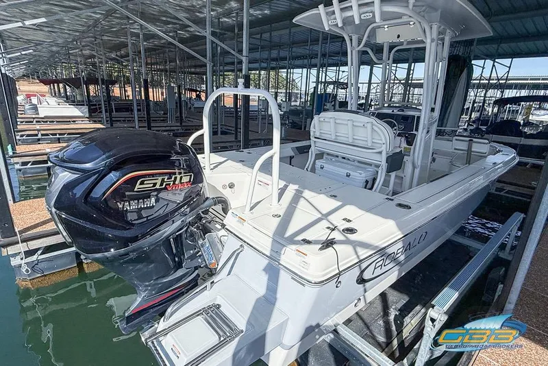 Slide: The Image of 2023 Robalo 226 Cayman boat with Yamaha VMAX engine in marina. - 43