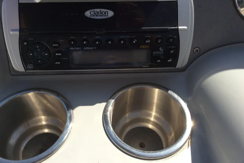 Slide: The Image of 2005 Formula 260 Bowrider dashboard with Clarion Marine stereo and dual cup holders. - 9
