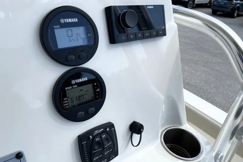 Slide: The Image of Yamaha tachometer display on 2024 Key West 210 Bay Reef boat, showing 643 hours. - 35