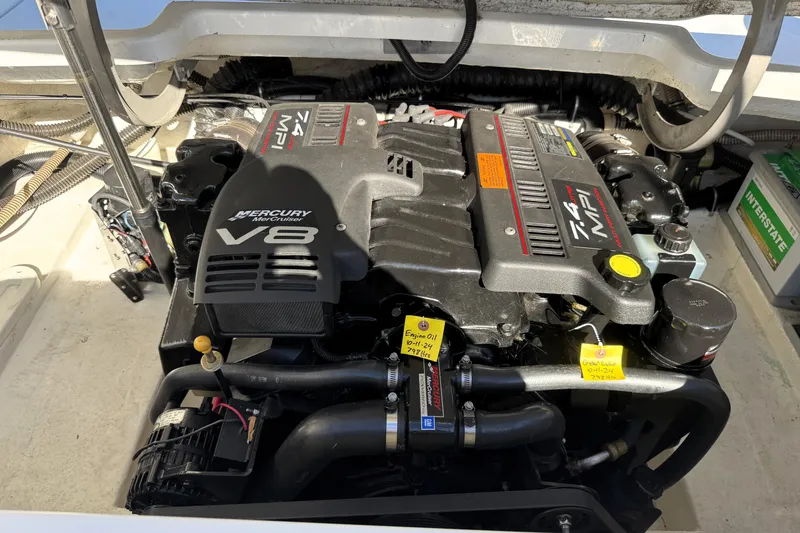 Slide: The Image of Mercury MerCruiser V8 engine in a 2000 Formula 260 Bowrider boat. - 30