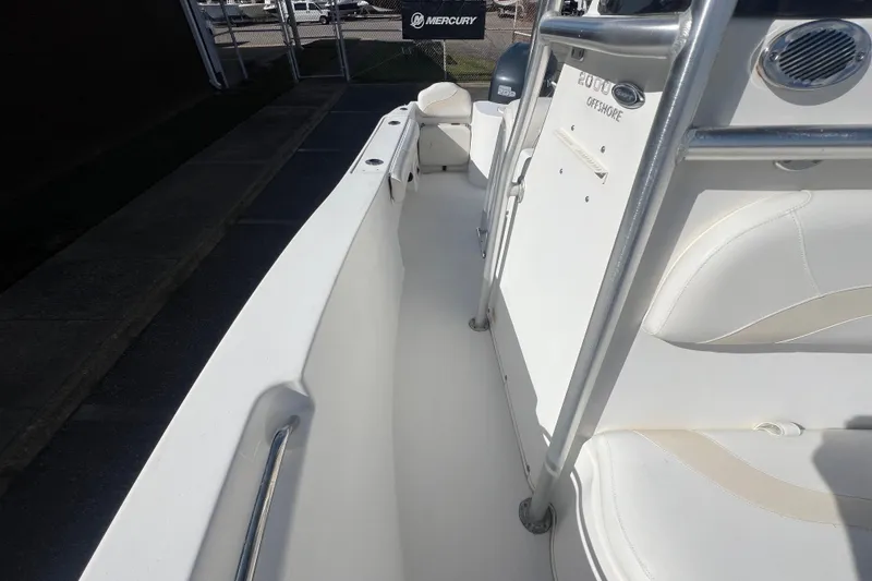 Slide: The Image of 2007 NauticStar 2000 Offshore boat interior with seating and railing. - 27