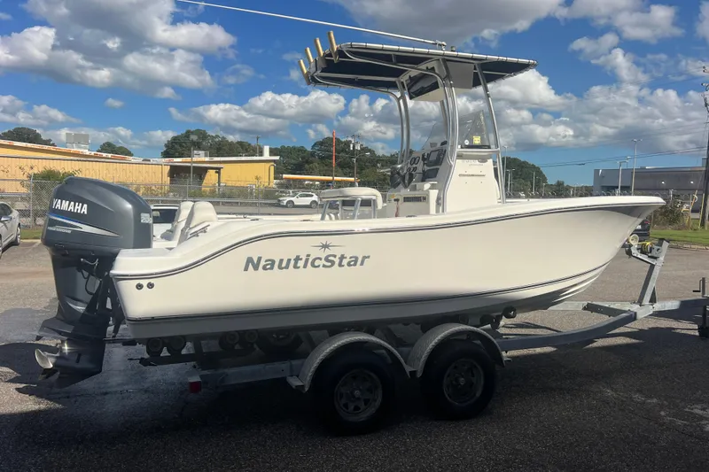 Slide: The Image of 2007 NauticStar 2000 Offshore boat on trailer, featuring Yamaha outboard motor. - 7
