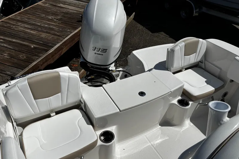 Slide: The Image of 2026 Robalo R180 Center Console boat interior with Yamaha 115 engine, featuring comfortable seating. - 9