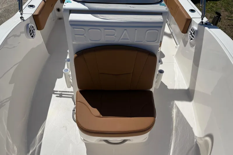 Slide: The Image of Robalo R180 Center Console 2026 - 5