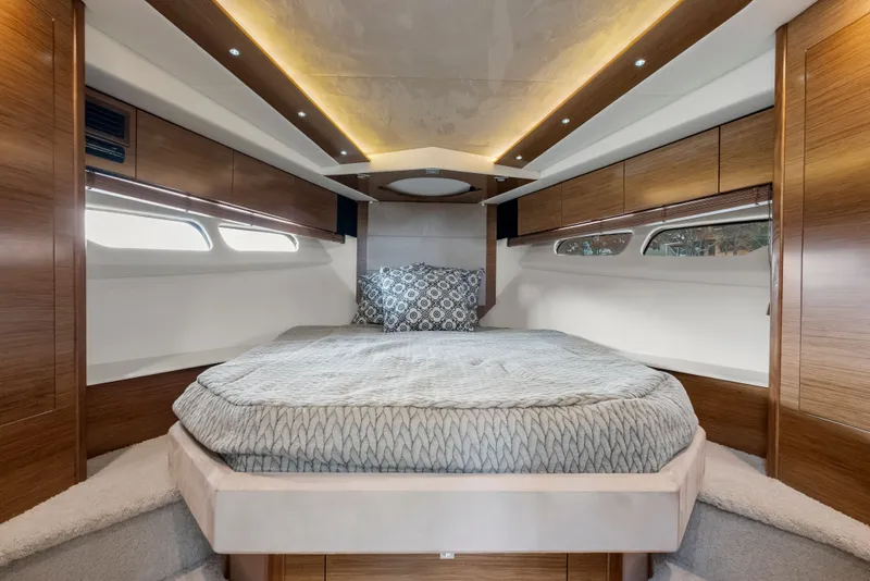 Slide: The Image of Cruisers Cantius 45 2014 - 24