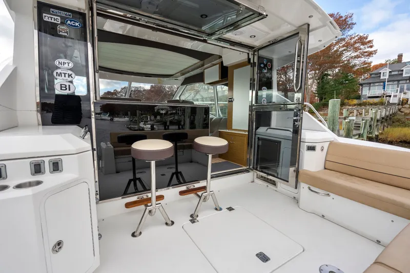 Slide: The Image of Cruisers Yachts Cantius 45 2014 - 17