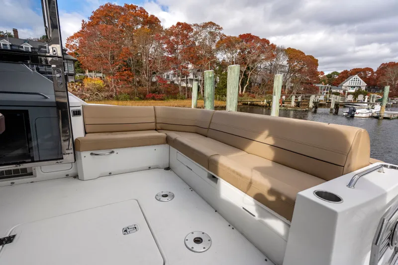 Slide: The Image of Cruisers Yachts Cantius 45 2014 - 18