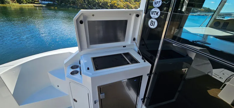 Slide: The Image of Cruisers Yachts Cantius 45 2014 - 5