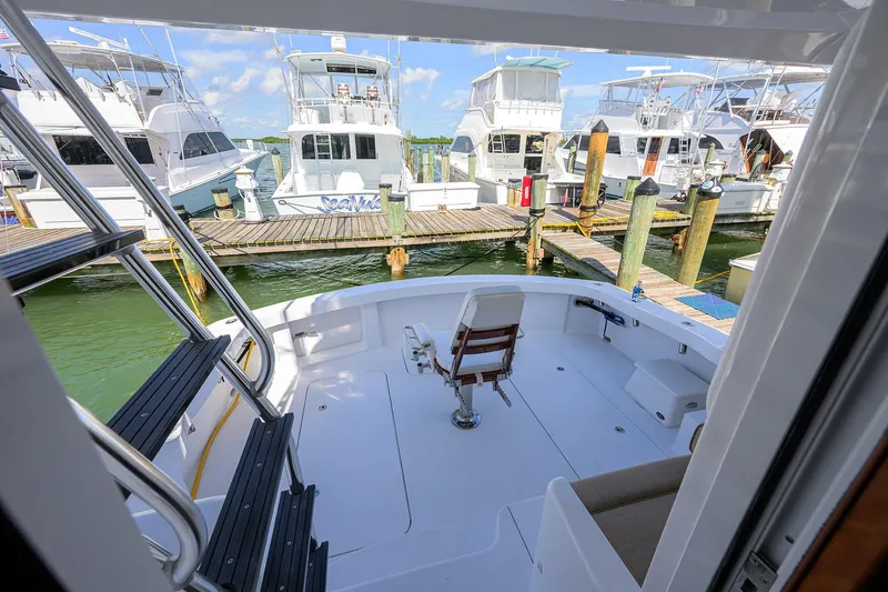 Slide: The Image of Hatteras 54 Sea Nyle - Cockpit - 11