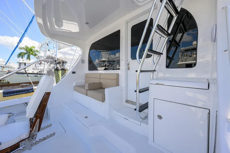 Slide: The Image of Hatteras 54 Sea Nyle - Cockpit - 17