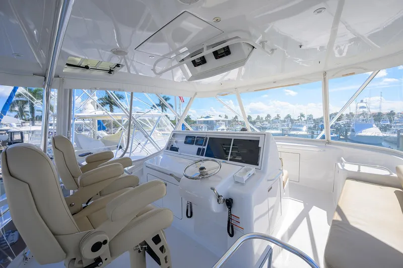 Slide: The Image of Hatteras 54 Sea Nyle - Flybridge - Helm - 18