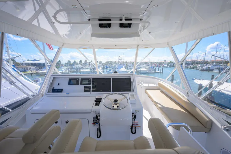 Slide: The Image of Hatteras 54 Sea Nyle - Flybridge - Helm - 19