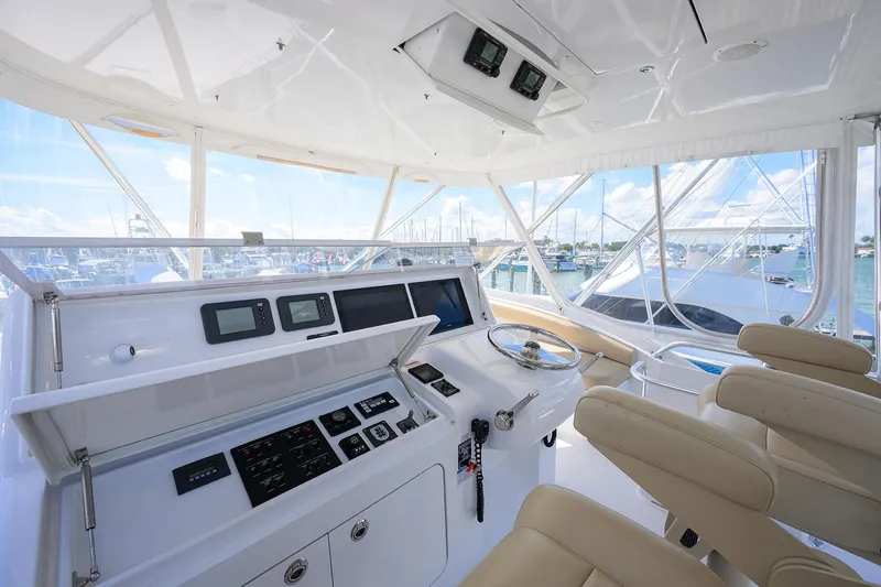 Slide: The Image of Hatteras 54 Sea Nyle - Flybridge - Helm - 21