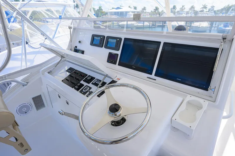 Slide: The Image of Hatteras 54 Sea Nyle - Flybridge - Helm - 24