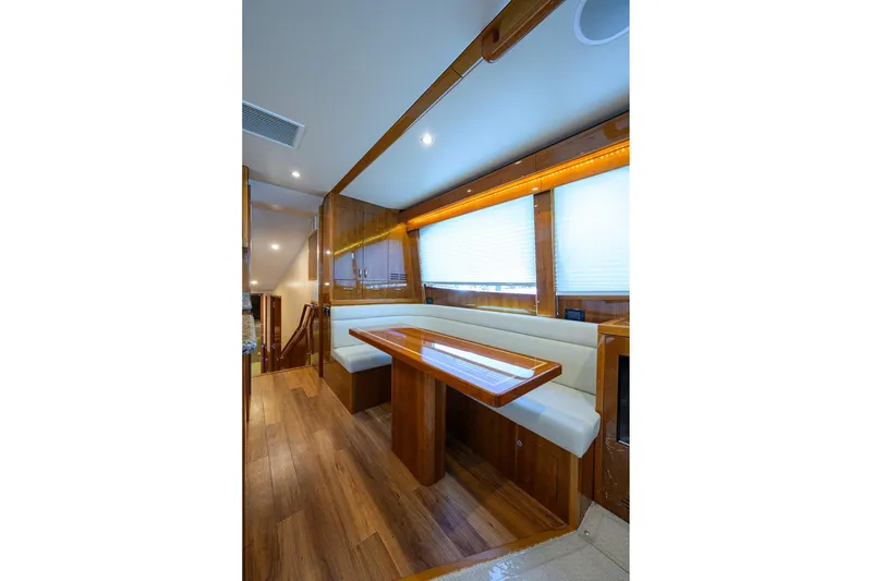 Slide: The Image of Hatteras 54 Sea Nyle - Dinette - 34