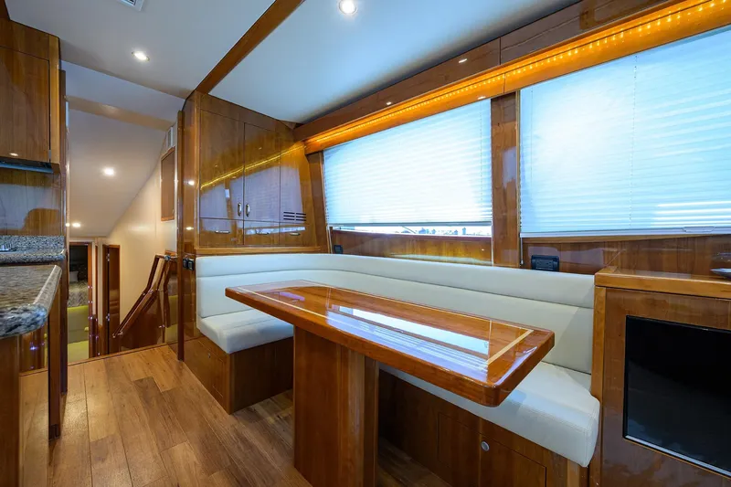 Slide: The Image of Hatteras 54 Sea Nyle - Dinette - 35